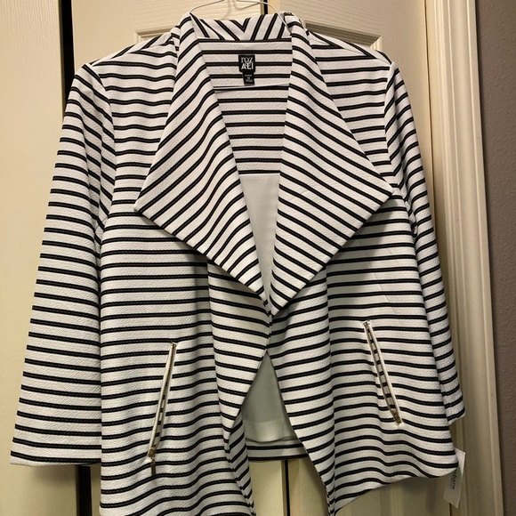 Excellent condition professional looks! - Picture 8 of 16